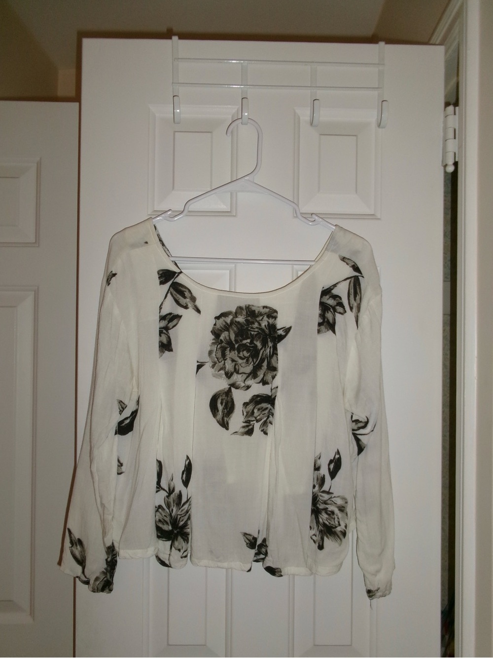 Women’s Kimchi Blue White Floral Long-Sleeve Blouse - Picture 1 of 3